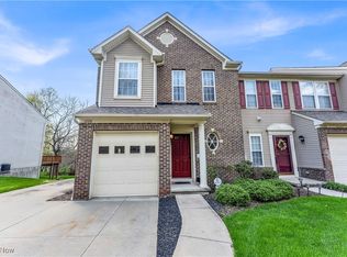1220 Wellingshire Cir, Cuyahoga Falls, OH 44221