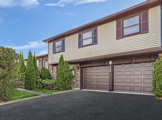 1669 Dover Ct, Hoffman Estates, IL 60192