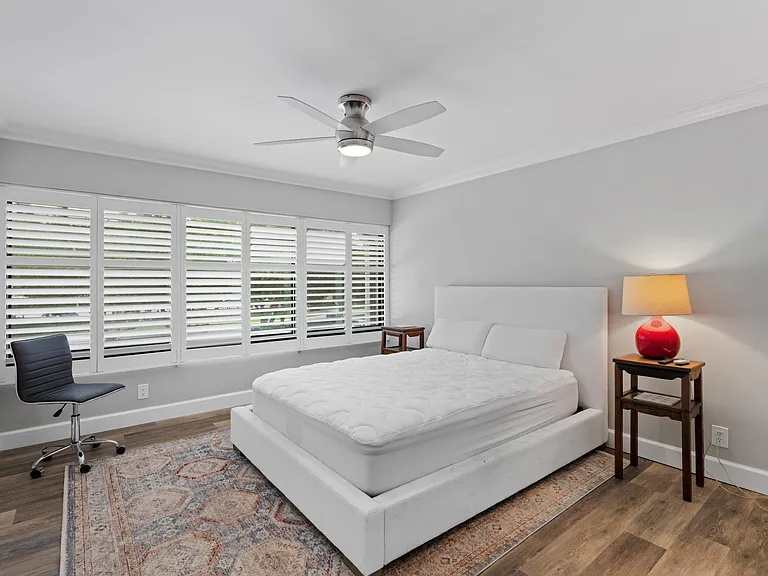 2435 Presidential Way #G — Photo 26