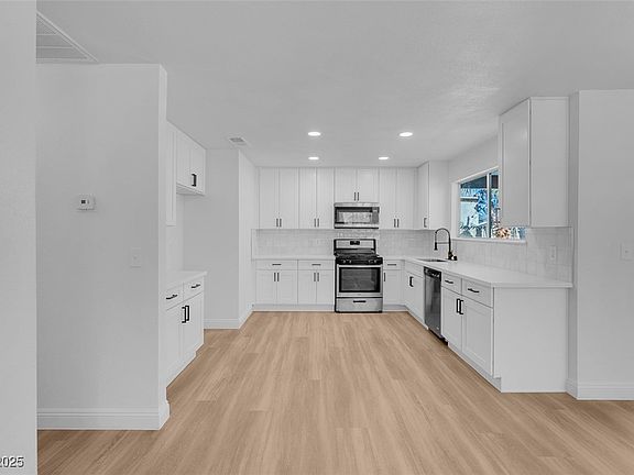 4th image of 2259 Marlboro Dr