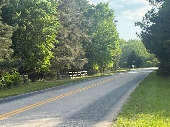 Exterior Neighborhood (street photo)