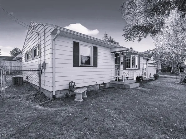 14 N Vine St, Columbiana, OH 44408