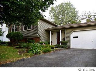 7482 Moonvalley Dr, Liverpool, NY 13088