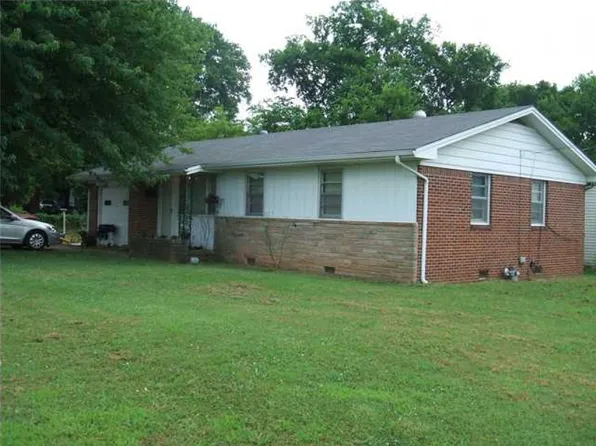 400 Hook St, Tuscumbia, AL 35674