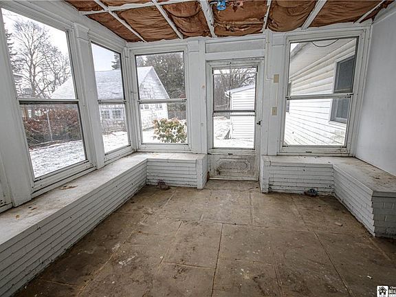 4th image of 484 Fairmount Ave