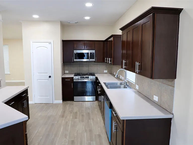 7407 Saxon Hill Ln — Photo 19