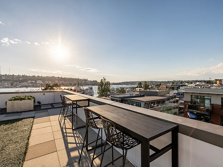Equinox Apartments — Photo 31