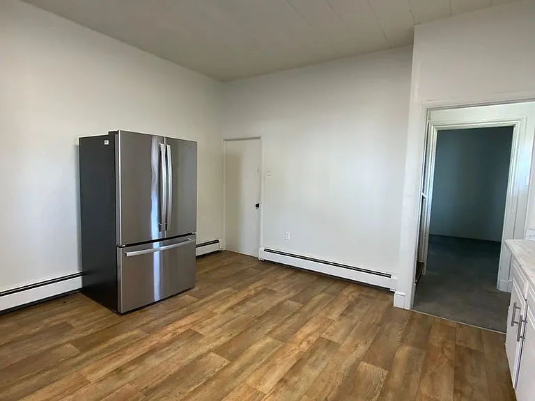 557 Union St — Photo 5
