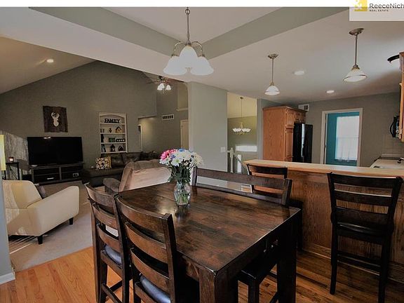 Everyone's Favorite Open Kitchen/Great Room Layout - Great For Entertaining!