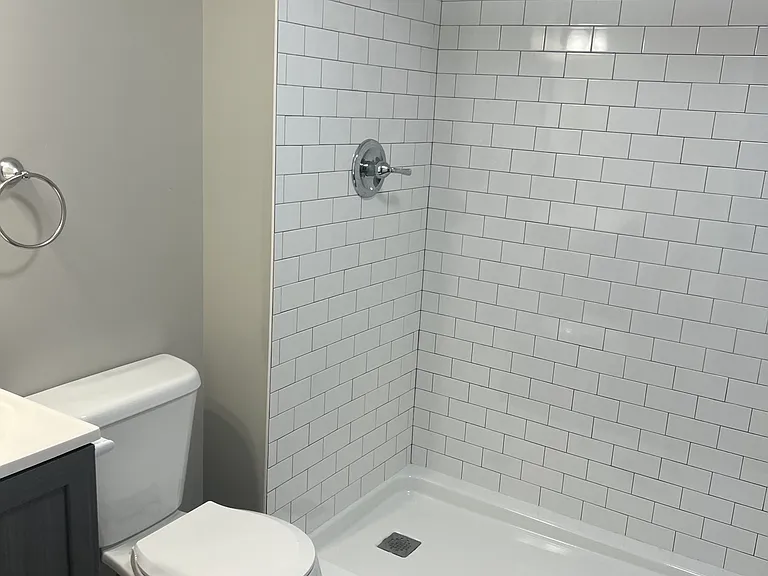 901 E Jefferson St — Photo 12