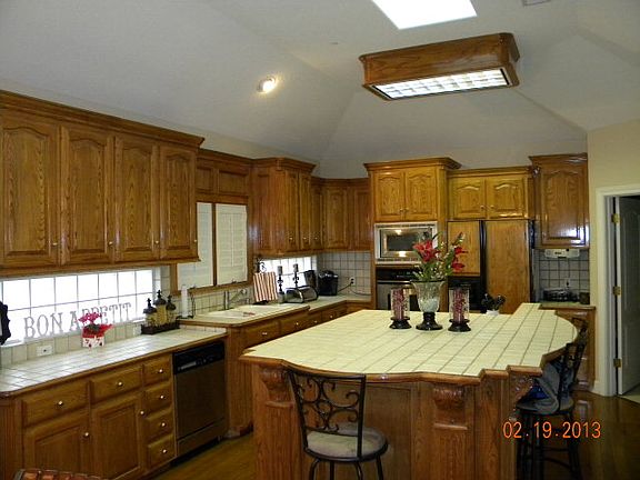 4th image of 9803 Utica Dr