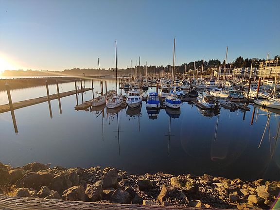 2nd image of SE Bay Blvd
