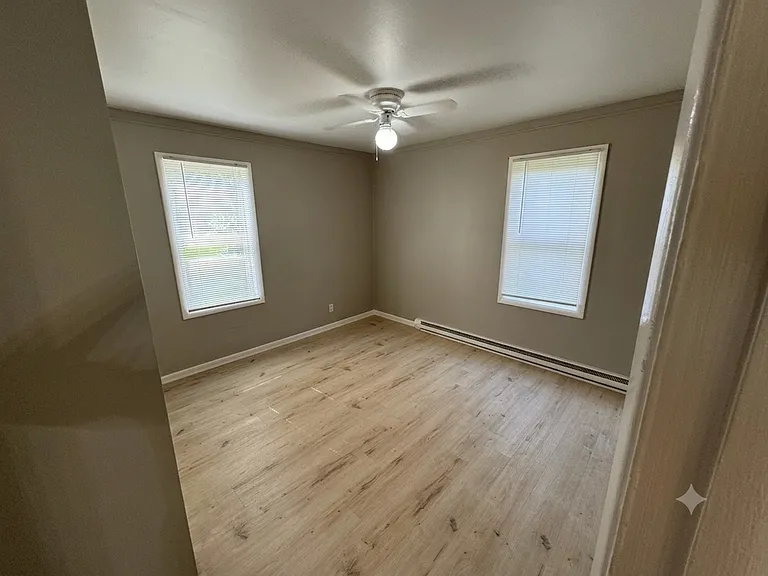 2582 Roselawn St — Photo 11