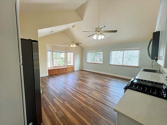 5th image of 170 Cypress Dr #A