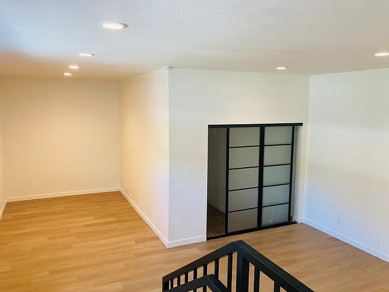2135 Ivar Ave #10 — Photo 10