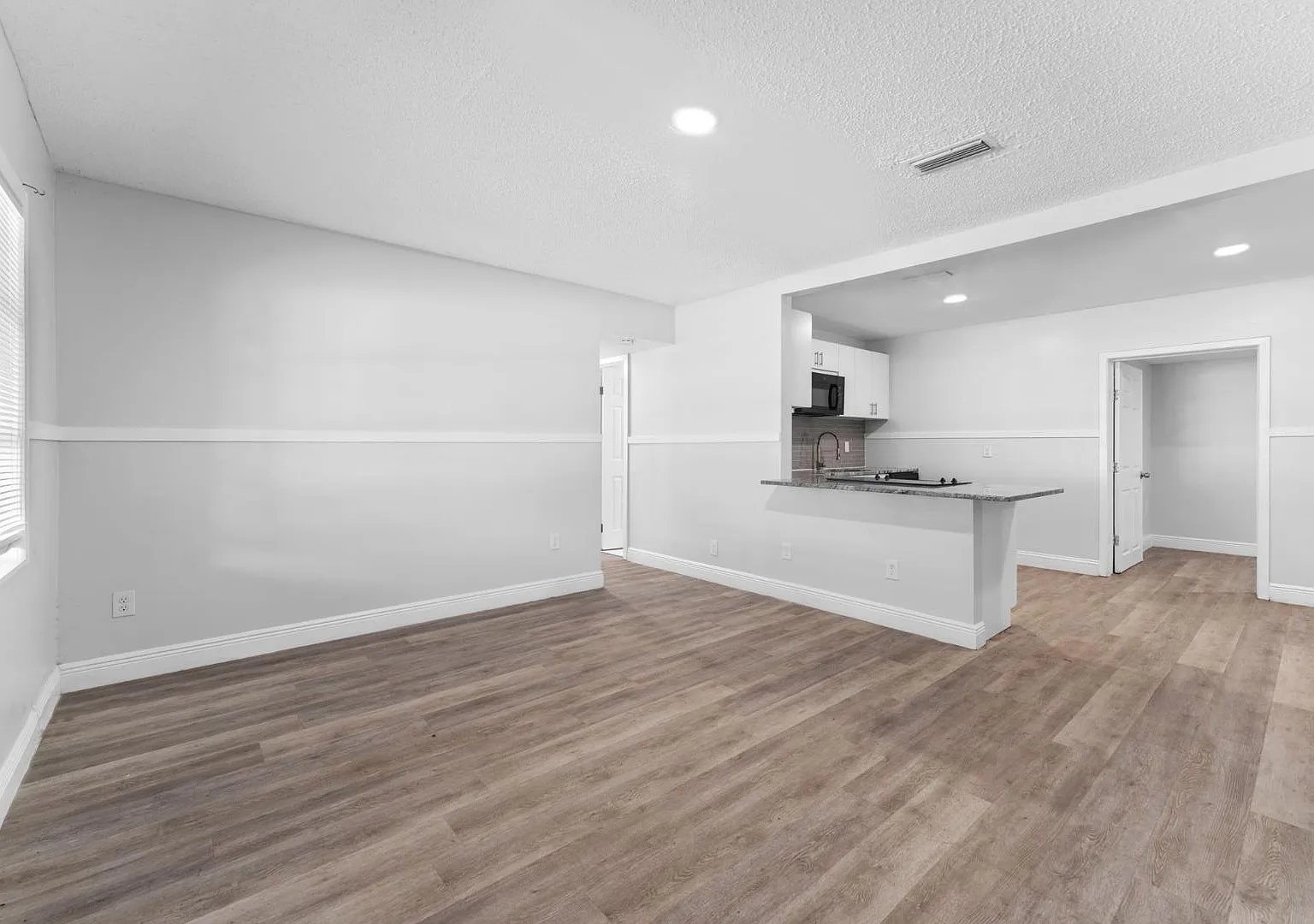 7513 N Cortez St - unit 1 — Photo 3