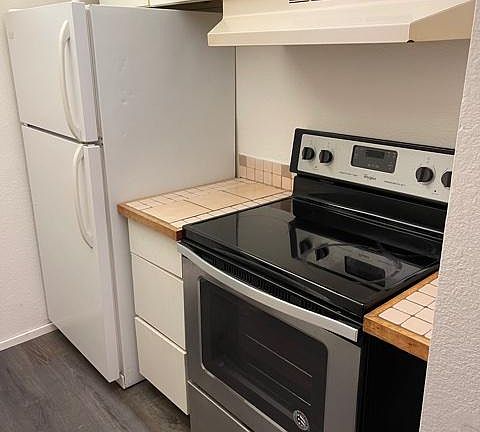 4th image of 426 75th St SE #104