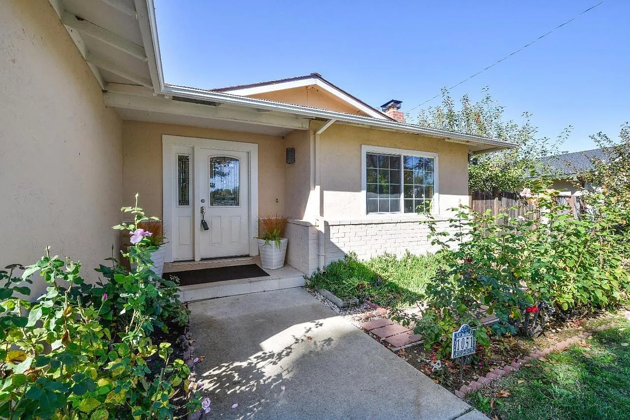 1051 Lancer Dr photo 1