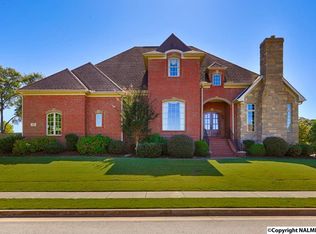 32 Lake Forest Blvd SW, Huntsville, AL 35824