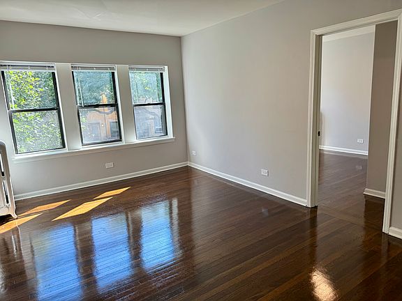 5th image of 5736.5 N Winthrop Ave #2