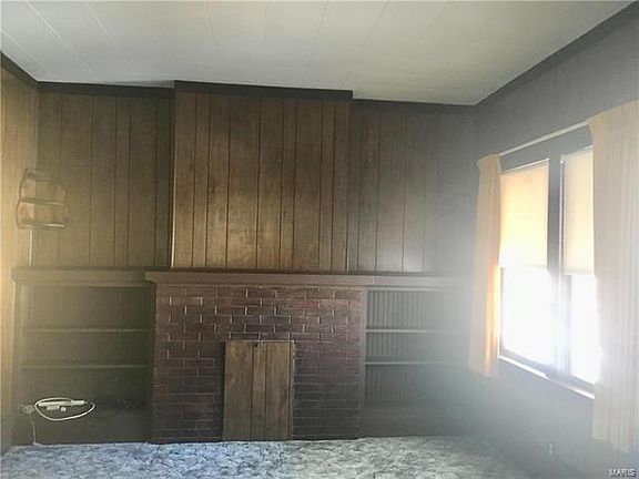 2nd image of 825 Locust St