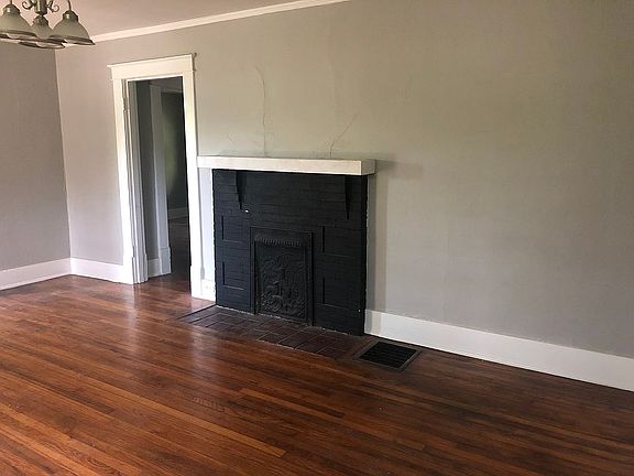 2nd image of 403 Oliver St