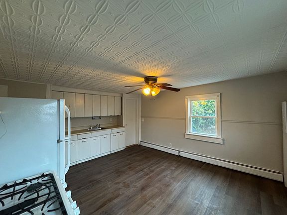 3rd image of 45 Friend St