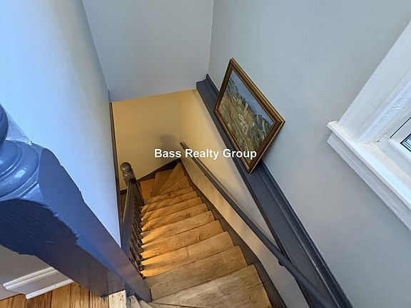 2nd image of 1121 N Winchester Ave #3
