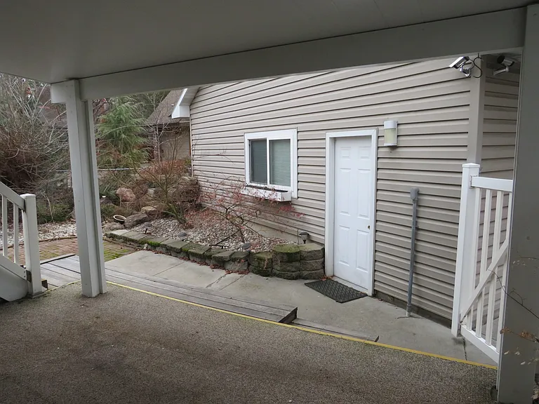 1014 E Franklin St — Photo 4