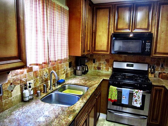 4th image of 370 Larkspur Dr