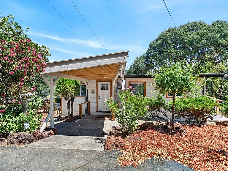 Oak Knoll Ave — Photo 36