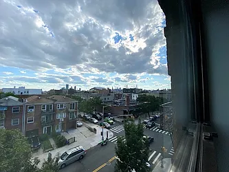 Rented by LRGNY Group, Inc.