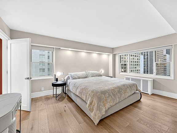 3rd image of 100 W 57th St APT 11J
