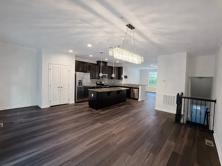6314 Halsted Ave — Photo 4