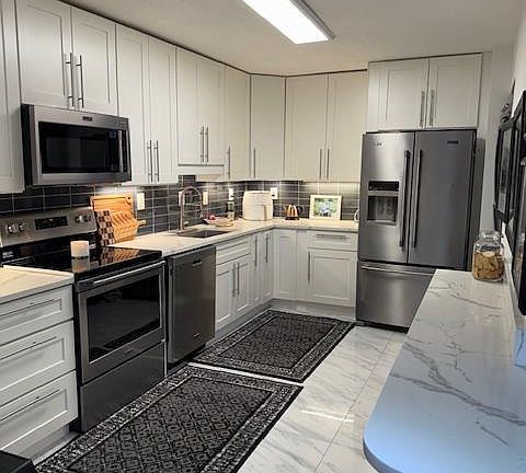 2nd image of 205 Yoakum Pkwy Unit 1218