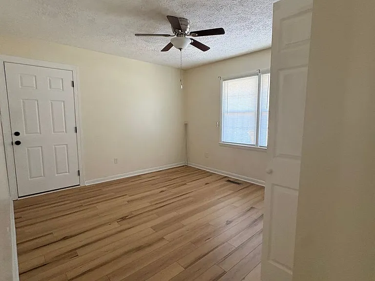 11200 Southgates Dr — Photo 10