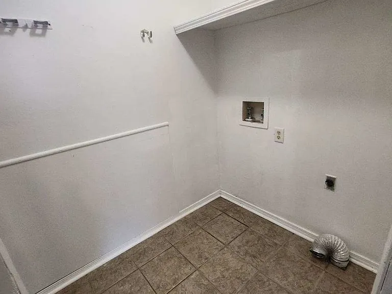 818 S Broadway Ave — Photo 12