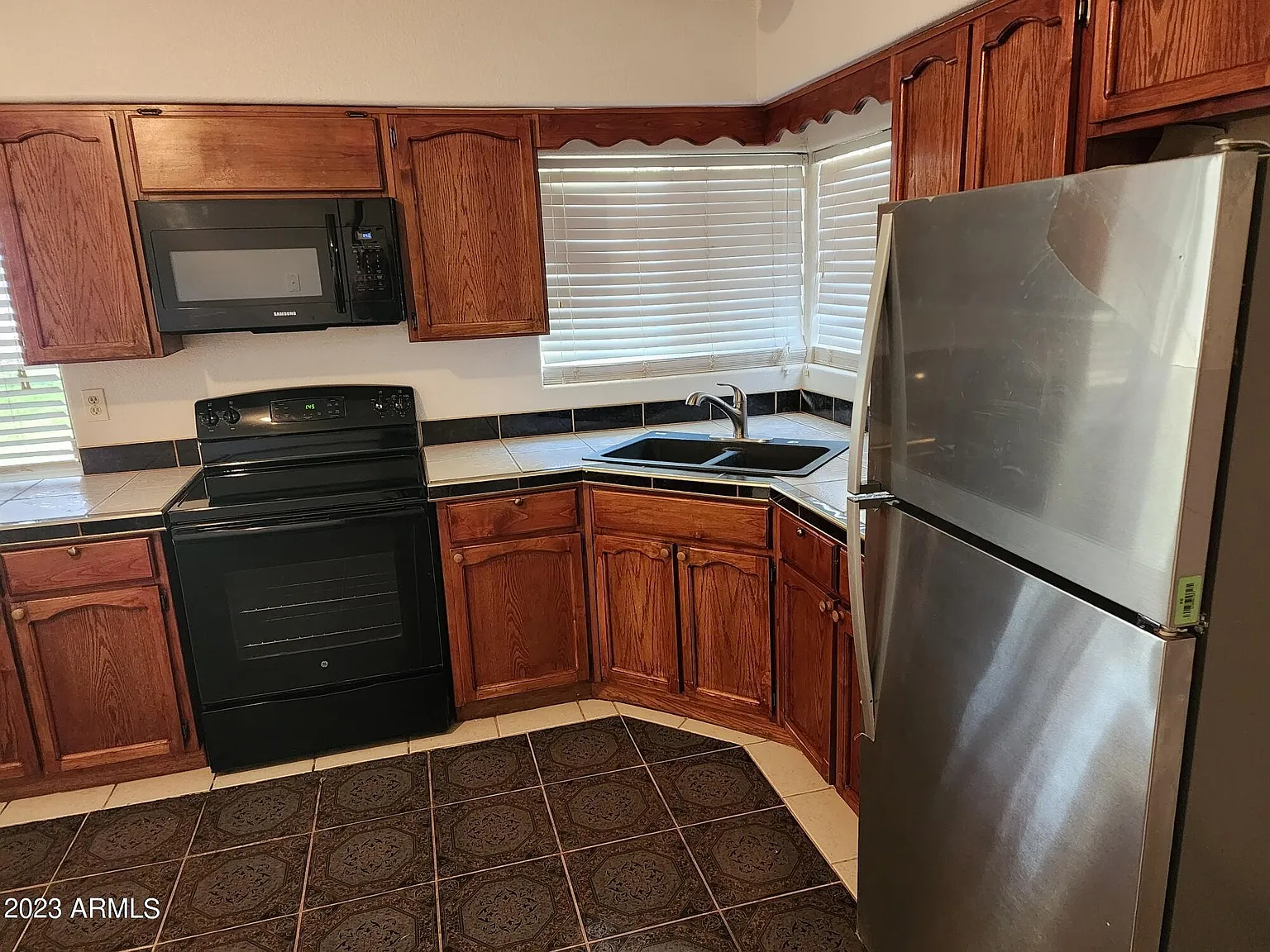 4 bed, 1914 sqft, $2,800 — Photo 3