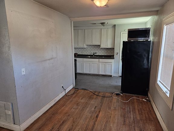 3rd image of 3100 NW 33rd St