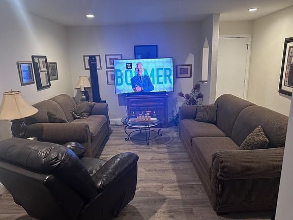 2nd image of 1550 W Ashlan Ave APT 123