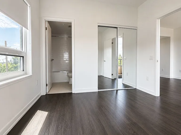 4010 Eglinton Ave W #427 — Photo 16