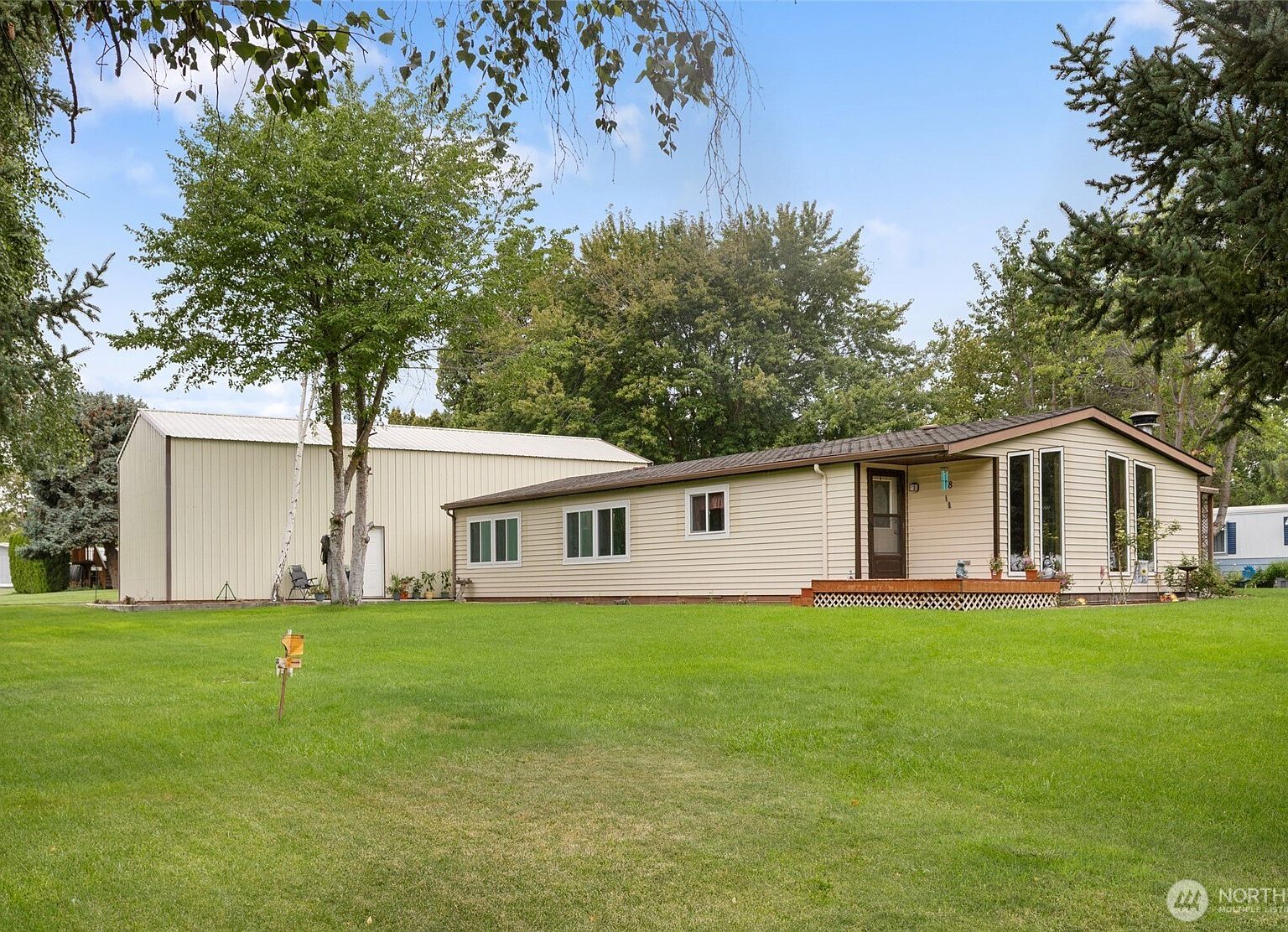 efa9e1b86746ef89eb13ec2ef1f1c8