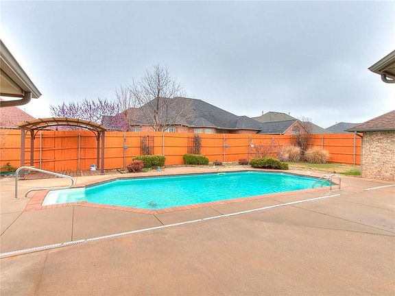 3rd image of 9505 SW 32nd Ter