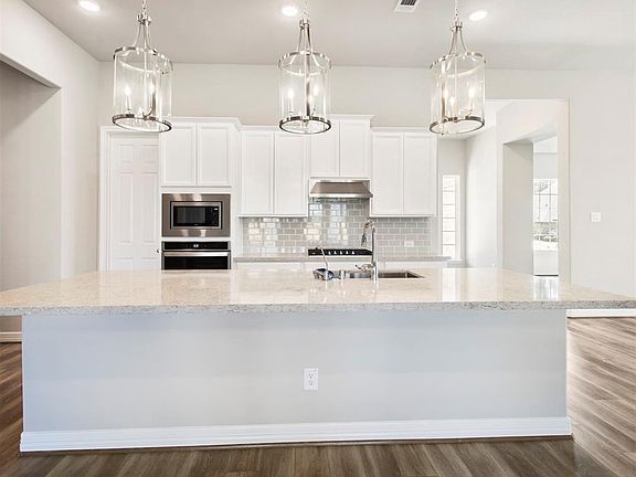 3rd image of 5815 Vineyard Creek Ln