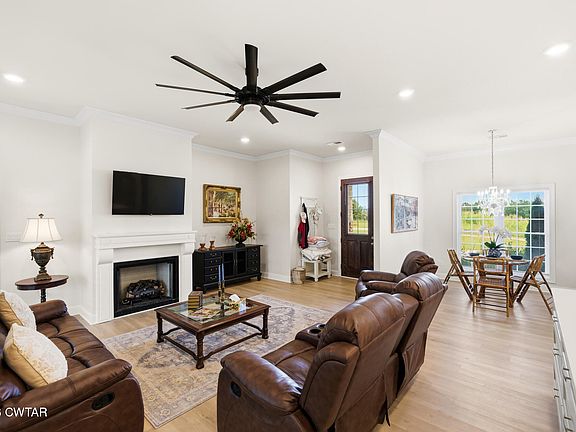 3rd image of 363 Golfview Ln