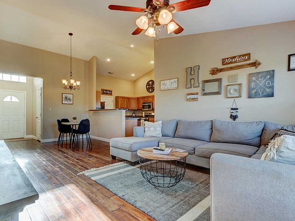 3rd image of 4221 Miracle Ln