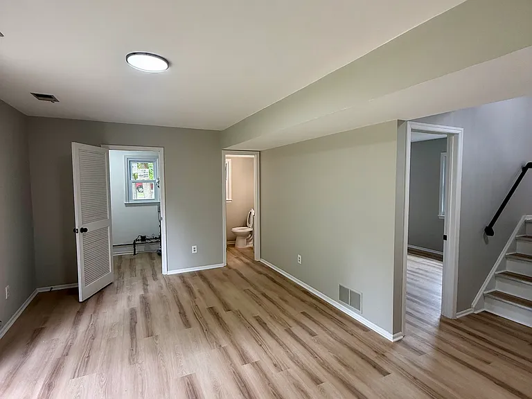 84 Stratton St S — Photo 13
