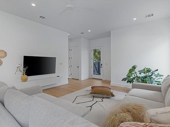 5th image of 4427 Banister Ln #1