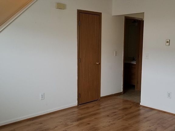2nd image of 131 Bevonne Ct