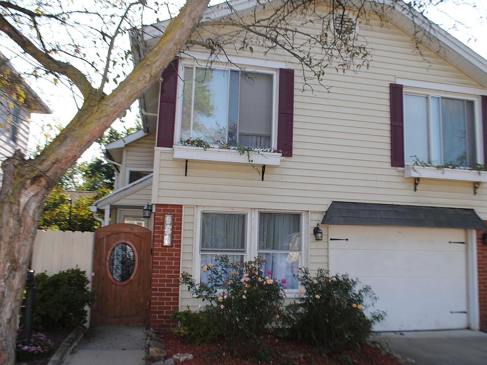 1st image of 412 Percy St S